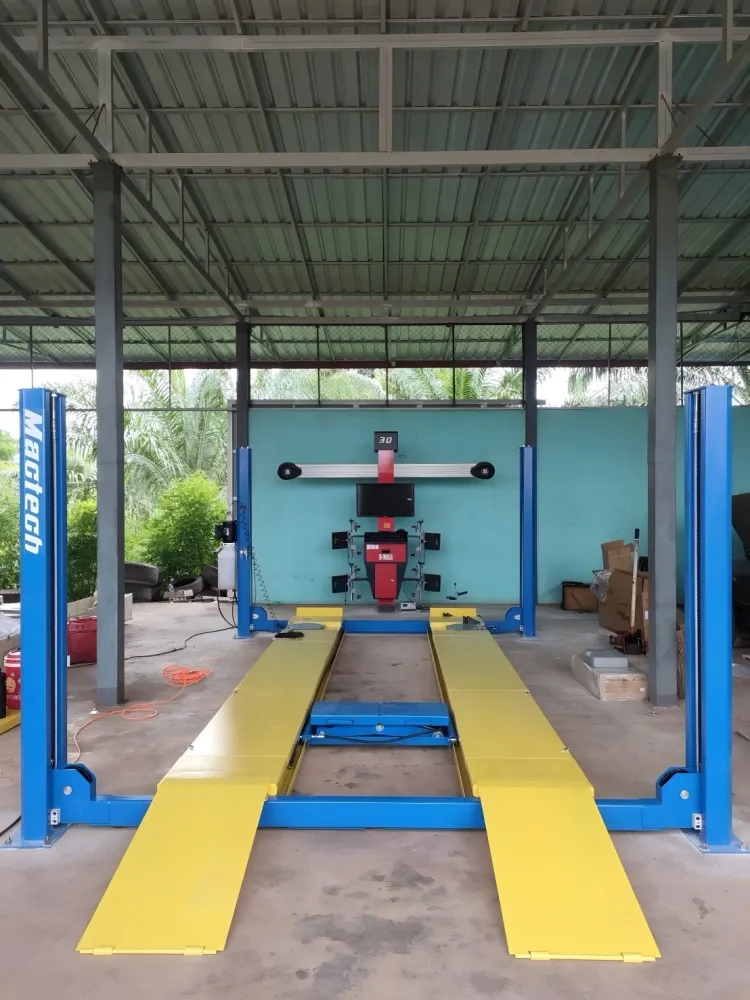 ลิฟท์ 4 เสาตั้งศูนย์สีน้ำเงินรางเหลือง พร้อมเครื่องตั้งศูนย์ด้านหน้า