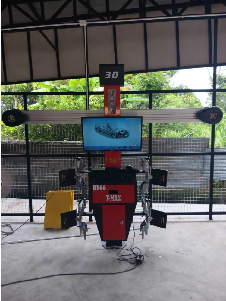 เครื่องตั้งศูนย์ T-MAX สีแดงติดตั้งในร้าน