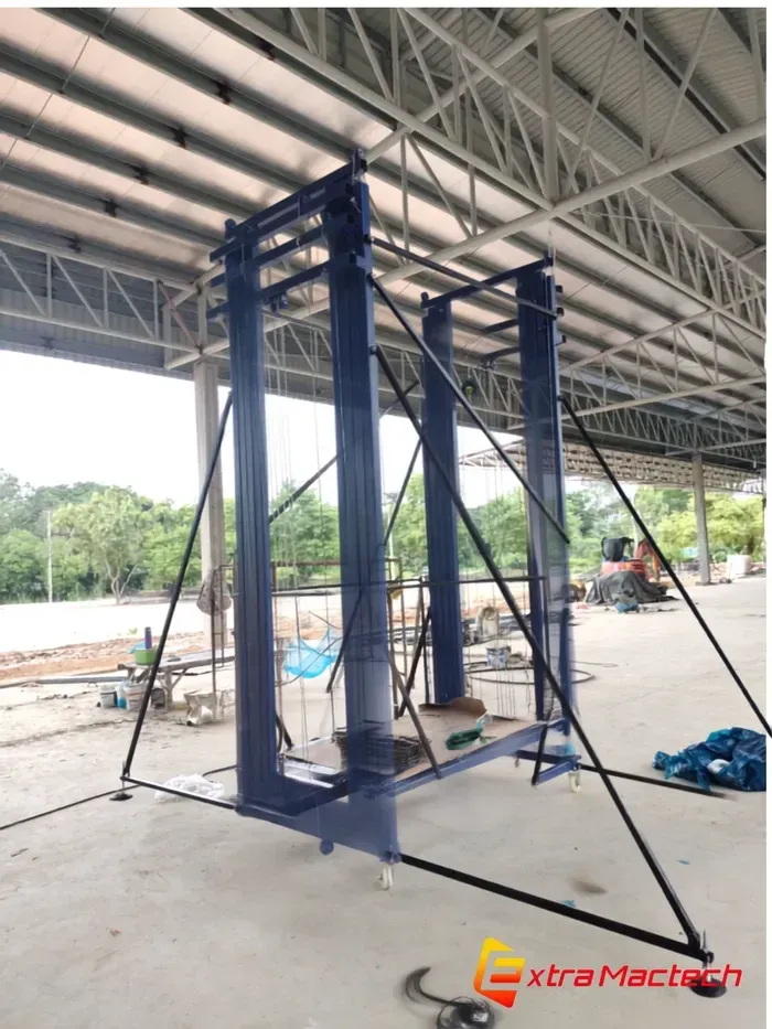 นั่งร้านไฟฟ้า Mactech รุ่น 10 เมตร ใต้หลังคาโครงเหล็ก