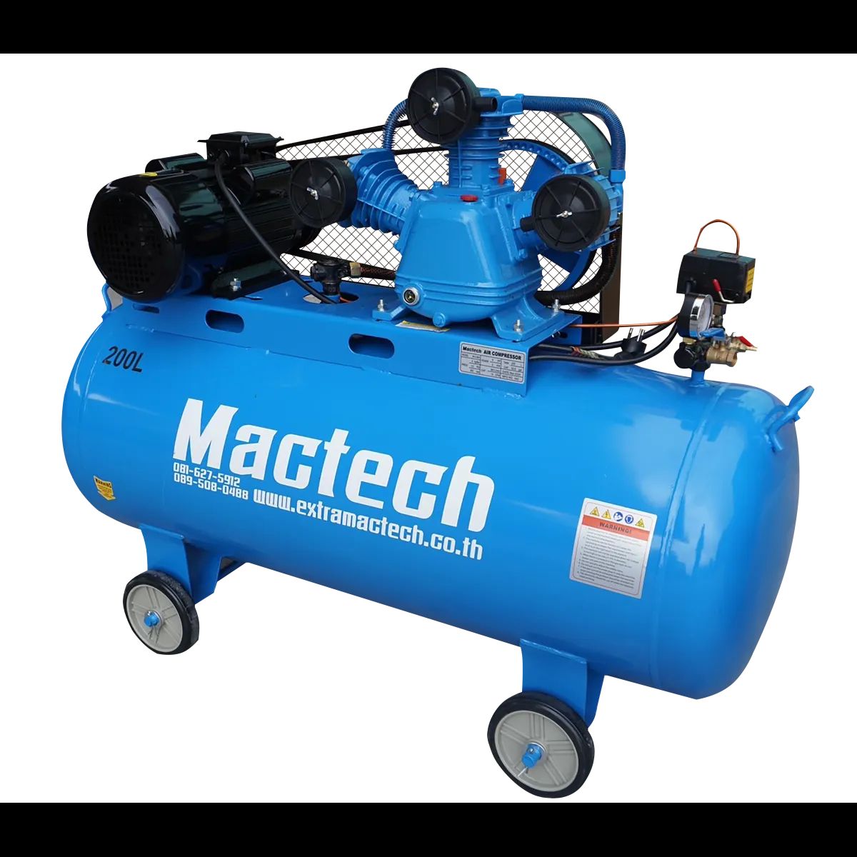 ปั๊มลมลูกสูบ Mactech ถัง 200 ลิตรสีฟ้า หัวปั๊ม 3 สูบ มอเตอร์ และล้อเข็น บนพื้นหลังสีดำ