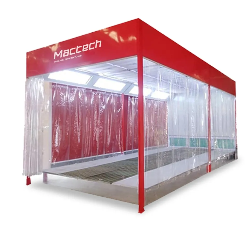 ห้องพ่นสีแบบผ้าม่าน Mactech รุ่นมีฐาน โครงสีแดงพร้อมป้าย Mactech และม่านพลาสติกใส
